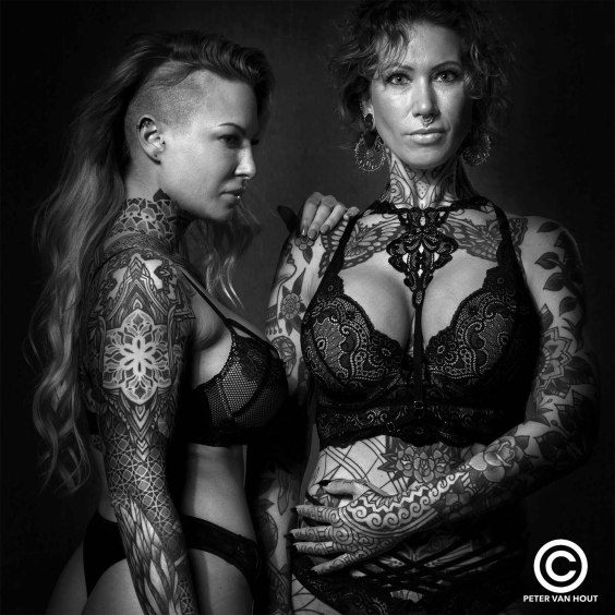 TA(R)TTOO Black & White Table Boek