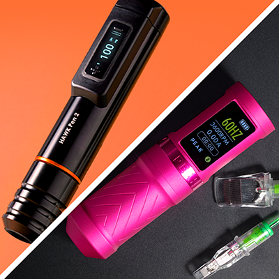 Een gesplitste afbeelding van een zwarte Cheyenne HAWK Pen 2 tegen een oranje achtergrond en een roze Peak Solice Pro 3-machine met een cartridge ernaast.